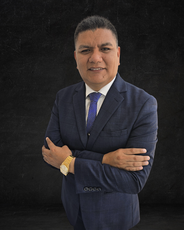 Julio César Infante Paulino, Socio principal, consultor tributario contable