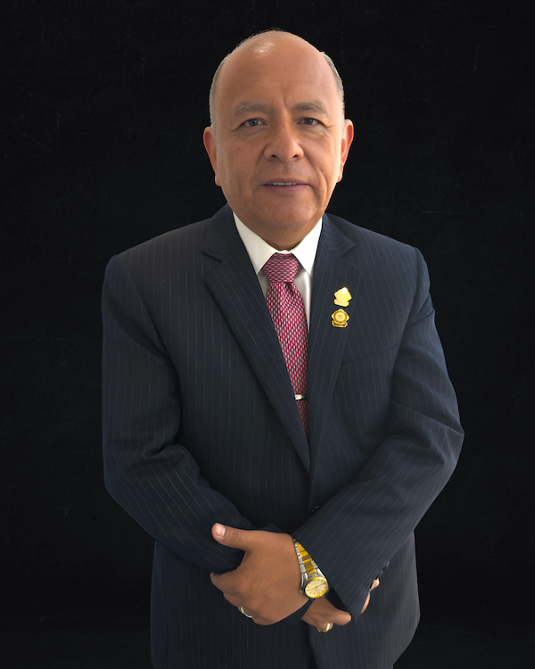 Roland Villegas Casquino, Fundador y socio principal, consultor tributario contable